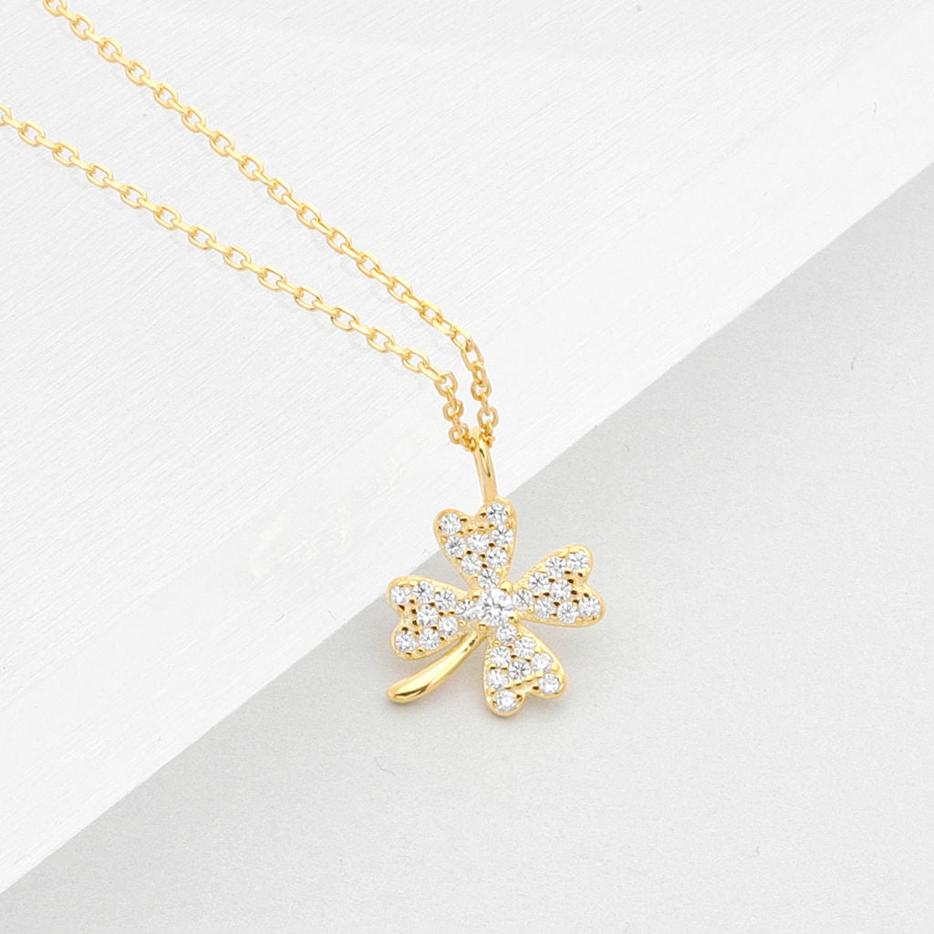 vien Four Leaf Clover Necklace with Love Heart Magnetic Charm Necklace  Gold-plated Stainless Steel Pendant Set Price in India - Buy vien Four Leaf Clover  Necklace with Love Heart Magnetic Charm Necklace